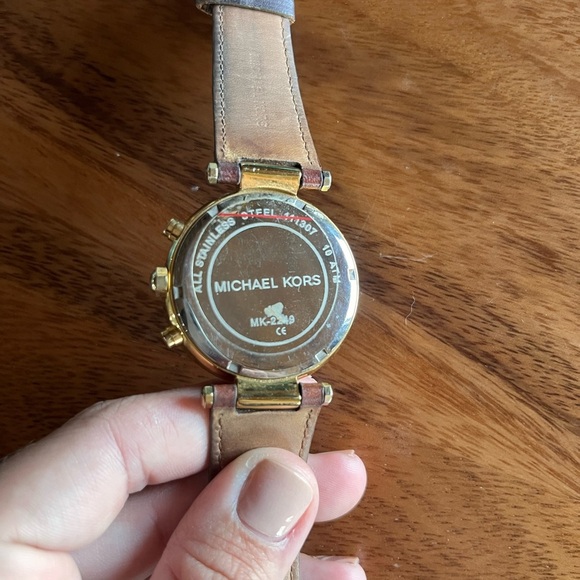 Micheal Kors analog watch like new - Picture 5 of 6